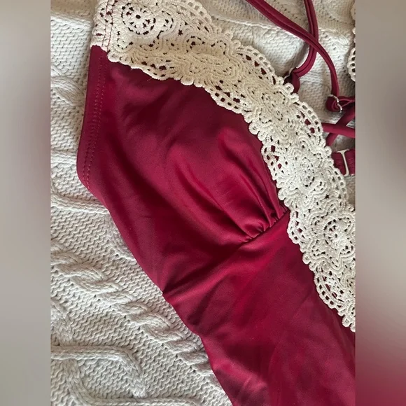 NEW! Cupshe Burgundy With Cream Embroidery detail Swimsuit Women’s M - Picture 3 of 16
